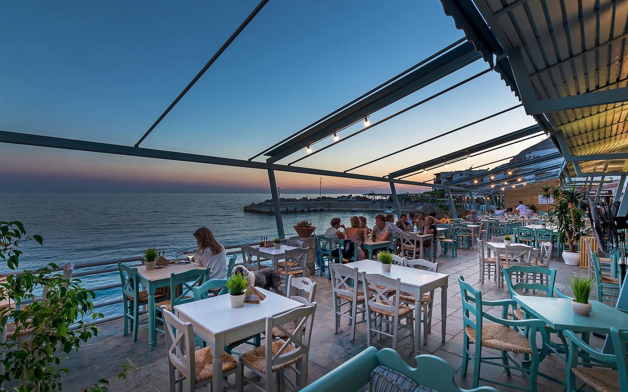 Samaria By The Sea Aparthotel Khora Sfakion Exterior photo